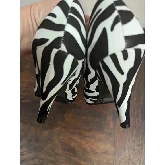 Black and white Zebra print flocked heels by Flourish size 7 US - Picture 3 of 6